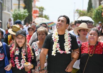 El gobernador entregó obras de pavimentación en las colonias Borges Laguitos y Continental.