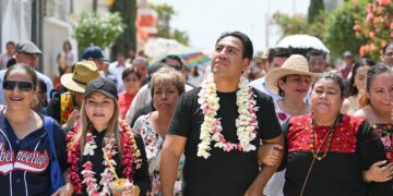 El gobernador entregó obras de pavimentación en las colonias Borges Laguitos y Continental.