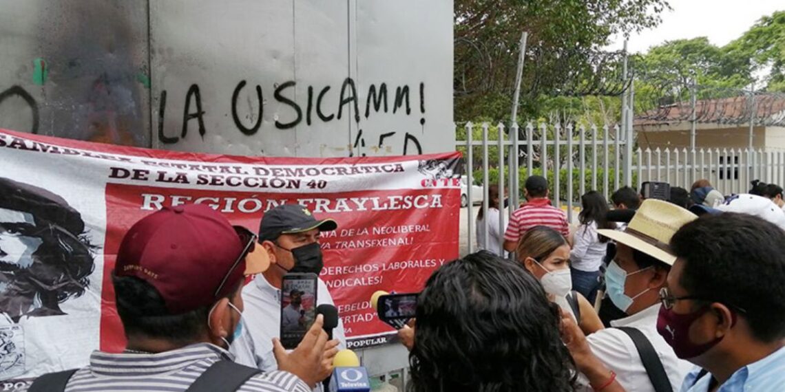 Docentes de secundarias técnicas siguen esperando derechos laborales prometidos desde 2017. La vocación choca con la burocracia y la simulación.