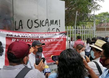 Docentes de secundarias técnicas siguen esperando derechos laborales prometidos desde 2017. La vocación choca con la burocracia y la simulación.