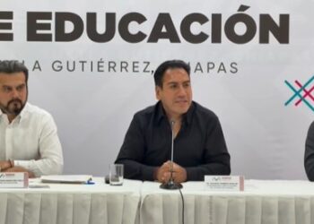 El gobernador de Chiapas propuso reconocer cada mes a docentes destacados e impulsar el programa “Chiapas Puede” 