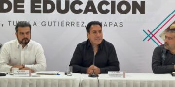 El gobernador de Chiapas propuso reconocer cada mes a docentes destacados e impulsar el programa “Chiapas Puede” 