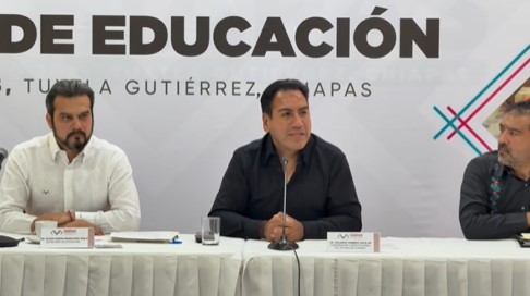 El gobernador de Chiapas propuso reconocer cada mes a docentes destacados e impulsar el programa “Chiapas Puede”