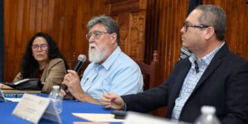 Con la conferencia “Chiapas: la variedad cultural como riqueza social”, la UNACH instauró la Cátedra Andrés Fábregas Puig, reconociendo su legado en la antropología y defensa de la diversidad cultural del estado.