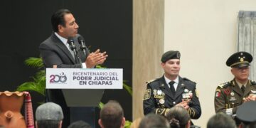 El evento reunió a representantes de los tres poderes del estado, así como a mandos militares y servidores públicos.