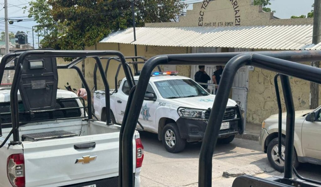 Un estudiante de tercer grado encañonó a compañeros con un arma de diábolos en una telesecundaria de Tuxtla; el incidente reaviva el debate sobre violencia escolar.