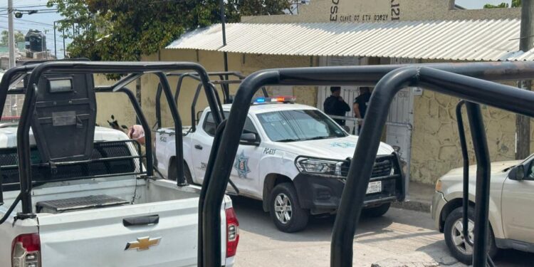 Un estudiante de tercer grado encañonó a compañeros con un arma de diábolos en una telesecundaria de Tuxtla; el incidente reaviva el debate sobre violencia escolar.