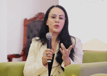 En entrevista con Diario Ultimátum, expuso su propuesta centrada en transparencia y vigilancia ciudadana.