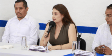 La presidenta municipal encabezó una mesa de trabajo para fortalecer acciones conjuntas en materia de seguridad y combate a la corrupción.