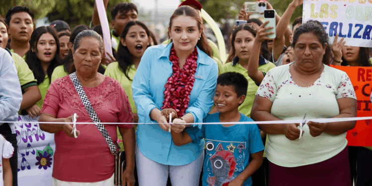 Valeria Rosales inaugura calle en Joaquín Miguel Gutiérrez