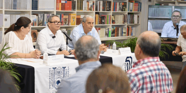 La ponencia destacó cómo las universidades pueden transferir tecnología al sector productivo mediante empresas propias.