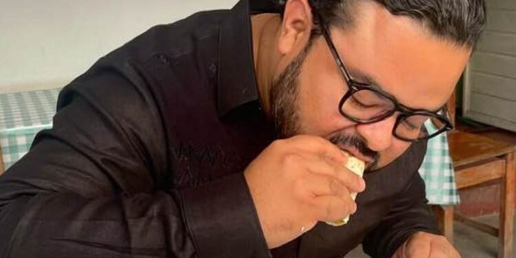 Alejandro Ovando Rodríguez denunció a José Alfredo Ramírez Guzmán por presunto saqueo institucional y corrupción, al disponer de horas asignadas a secundarias técnicas. También señala posible complicidad con líderes sindicales.