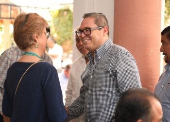 Docentes con 25 y 30 años de servicio recibieron reconocimientos en San Cristóbal.