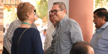 Docentes con 25 y 30 años de servicio recibieron reconocimientos en San Cristóbal.
