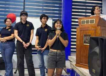 Estudiantes de la Escuela de Lenguas Tapachula recibieron diplomas por participar en proyectos interculturales que fortalecen competencias lingüísticas y ciudadanía global.