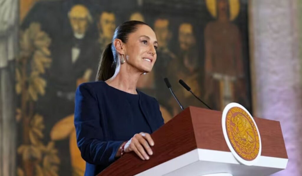 La presidenta Claudia Sheinbaum anunció mejoras salariales, más vacaciones y una nueva política para la movilidad docente.