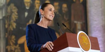 La presidenta Claudia Sheinbaum anunció mejoras salariales, más vacaciones y una nueva política para la movilidad docente.