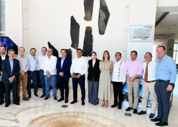 Gobierno estatal impulsa inversiones sostenibles mediante gira estratégica para posicionar a Puerto Chiapas.