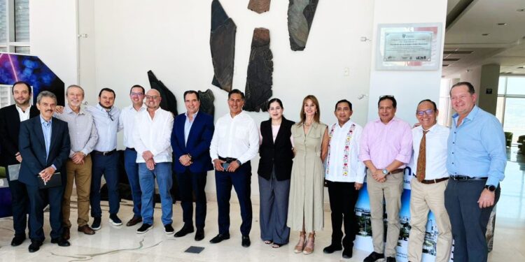 Gobierno estatal impulsa inversiones sostenibles mediante gira estratégica para posicionar a Puerto Chiapas.