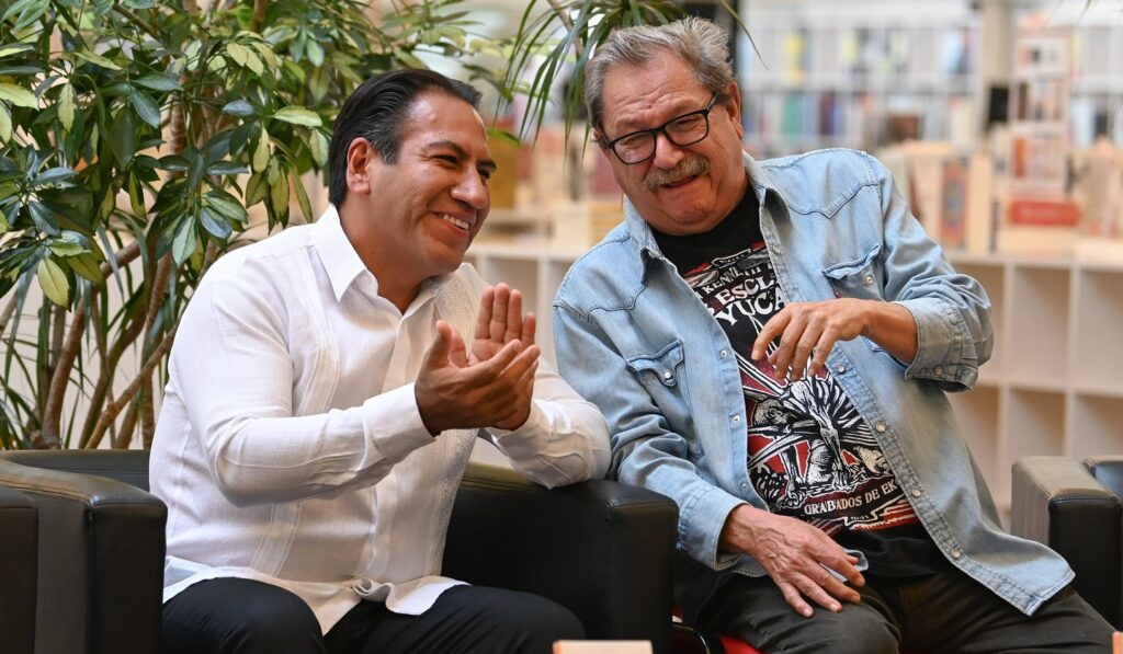 Eduardo Ramírez y Paco Taibo firman convenio por la alfabetización en homenaje a la escritora chiapaneca.