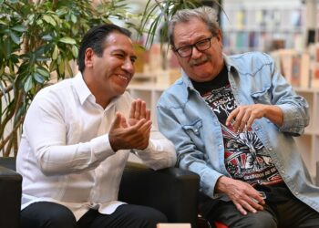 Eduardo Ramírez y Paco Taibo firman convenio por la alfabetización en homenaje a la escritora chiapaneca.