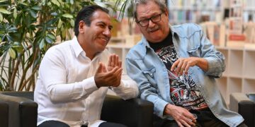 Eduardo Ramírez y Paco Taibo firman convenio por la alfabetización en homenaje a la escritora chiapaneca.