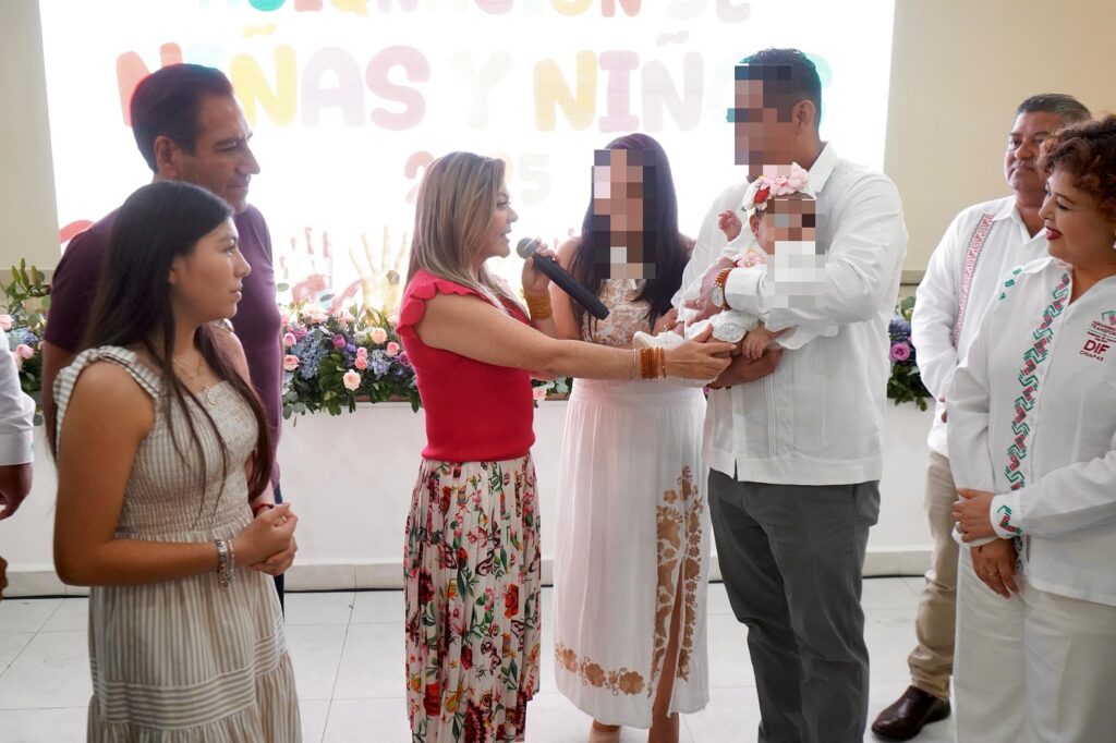 El gobierno de Chiapas integró nuevas familias mediante adopciones legales, garantizando amor, estabilidad y futuro a niñas y niños en situación de vulnerabilidad.