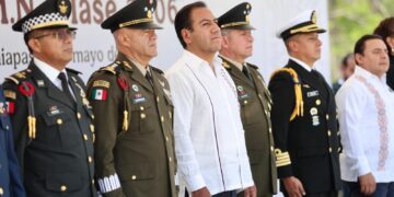 Este 5 de mayo, en el 3/er. Regimiento de Artillería de El Sabino, Chiapas, remisos y mujeres voluntarias realizaron la Toma de Protesta de Bandera del Servicio Militar Nacional. Eduardo Ramírez asistió al acto cívico. 