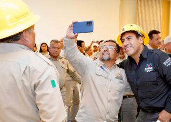 El gobernador anunció un próximo estímulo económico para quienes trabajan en la prevención de enfermedades, destacando su labor en comunidades apartadas.