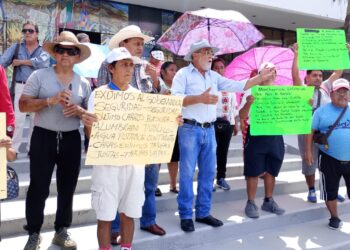 El presidente intentó frenar protesta del pasado domingo con promesas y publicidad.