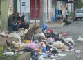 Pobladores denuncian deficiencias en el servicio de limpia; calles llenas de desechos afectan la imagen y salud pública.