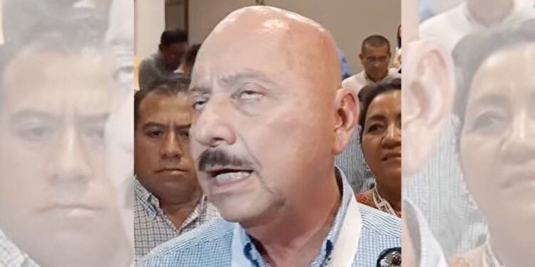 Año y medio después de su inauguración por Rutilio Escandón y Pepe Cruz, el Centro de Salud Urbano exhibe graves fallas estructurales.