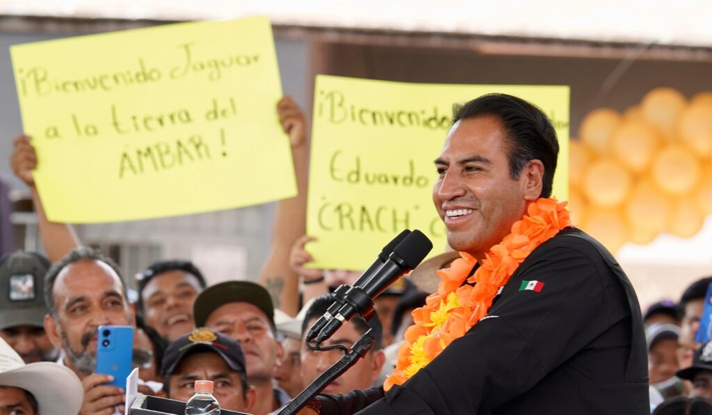 Impulsa programas educativos como “Chiapas Puede” y “Conecta Chiapas”.