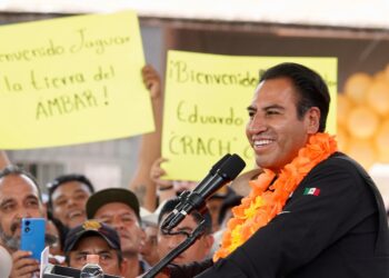 Impulsa programas educativos como “Chiapas Puede” y “Conecta Chiapas”.