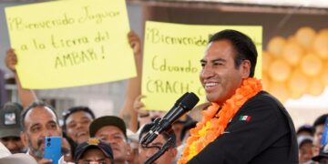 Impulsa programas educativos como “Chiapas Puede” y “Conecta Chiapas”.