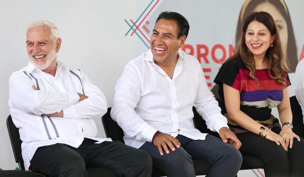 El gobernador Eduardo Ramírez formalizó la entrega de documentos de propiedad y anunció acciones contra violencia de género, obras y proyectos de infraestructura.