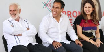 El gobernador Eduardo Ramírez formalizó la entrega de documentos de propiedad y anunció acciones contra violencia de género, obras y proyectos de infraestructura.