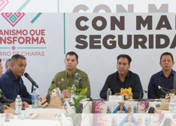 Junto al gobernador del estado y el fiscal de Chiapas, llevaron a cabo una reunión de trabajo.