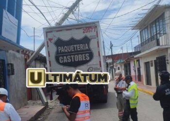 Vecinos exigen a autoridades mejorar la infraestructura para evitar más accidentes.