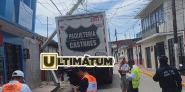 Vecinos exigen a autoridades mejorar la infraestructura para evitar más accidentes.