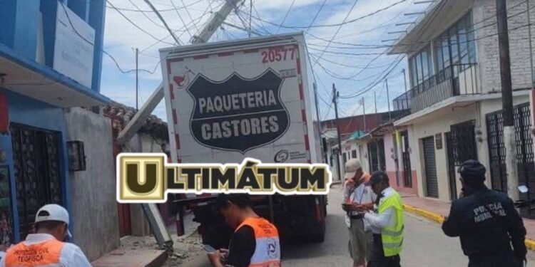Vecinos exigen a autoridades mejorar la infraestructura para evitar más accidentes.