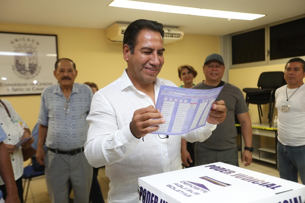 El gobernador destacó el hecho histórico de elegir jueces y pidió reglas más claras para próximos comicios.