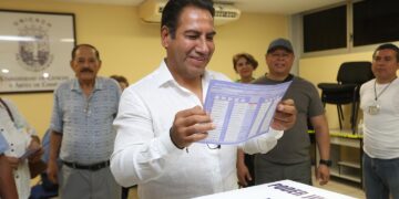 El gobernador destacó el hecho histórico de elegir jueces y pidió reglas más claras para próximos comicios.