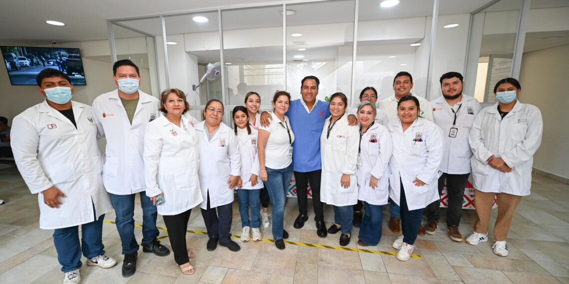 Eduardo Ramírez impulsó acciones para brindar atención médica segura y de calidad.