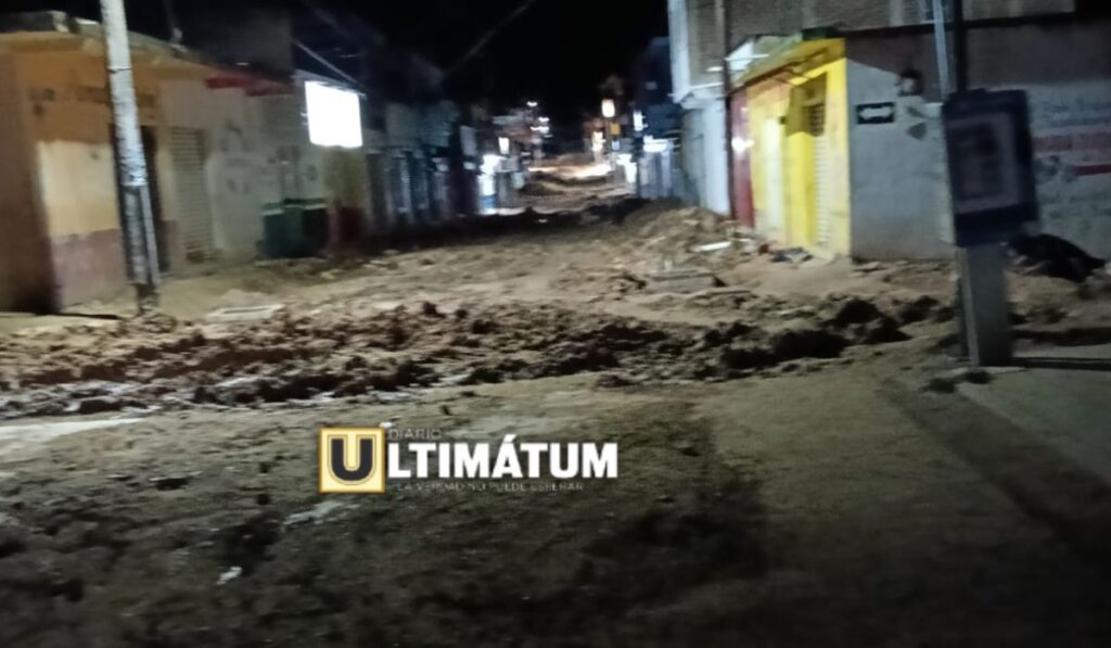 Habitantes exigen al alcalde Gaspar Sántiz acelerar la remodelación de una calle clave y evitar accidentes.