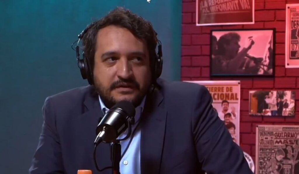Tras ser señalado por los fracasos electorales en Durango y Veracruz, Andrés Manuel López Beltrán intenta desprenderse del mote familiar.