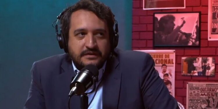 Tras ser señalado por los fracasos electorales en Durango y Veracruz, Andrés Manuel López Beltrán intenta desprenderse del mote familiar.