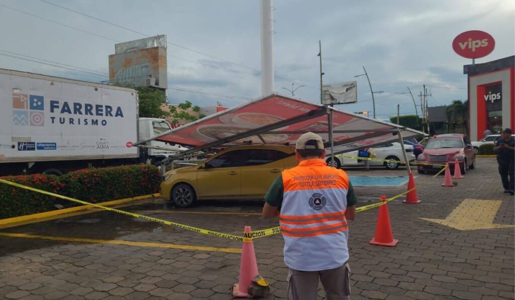 Vientos de hasta 80 km/h provocaron afectaciones viales en Tuxtla Gutiérrez.