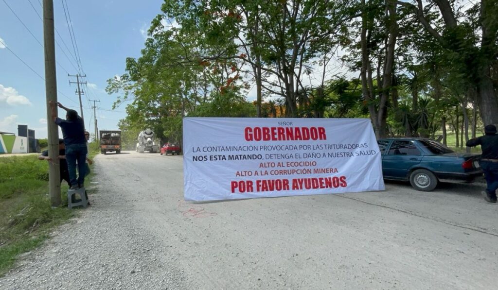 Vecinos de Terán bloquean paso a camiones por daño ambiental