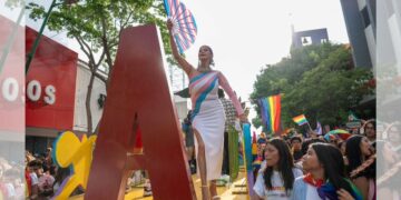 La comunidad LGBTTTIQ+ resignificó la palabra “mampo” en el MamPride 2025, una marcha histórica que celebró la diversidad con Alejandra Bogue como ícono y la presencia inédita de un gobernador.